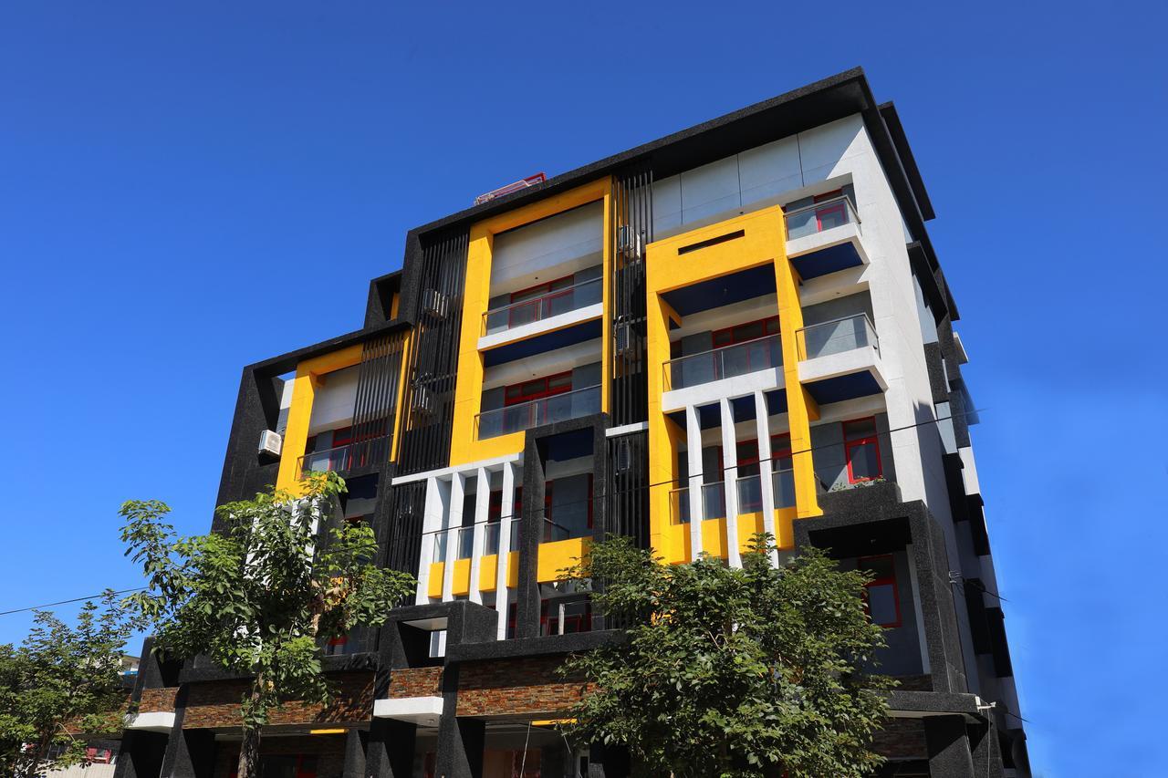 花蓮亮君經典民宿1館加2館民宿-東大門夜市-電梯包棟bright King Homestay Hualien City Exterior photo