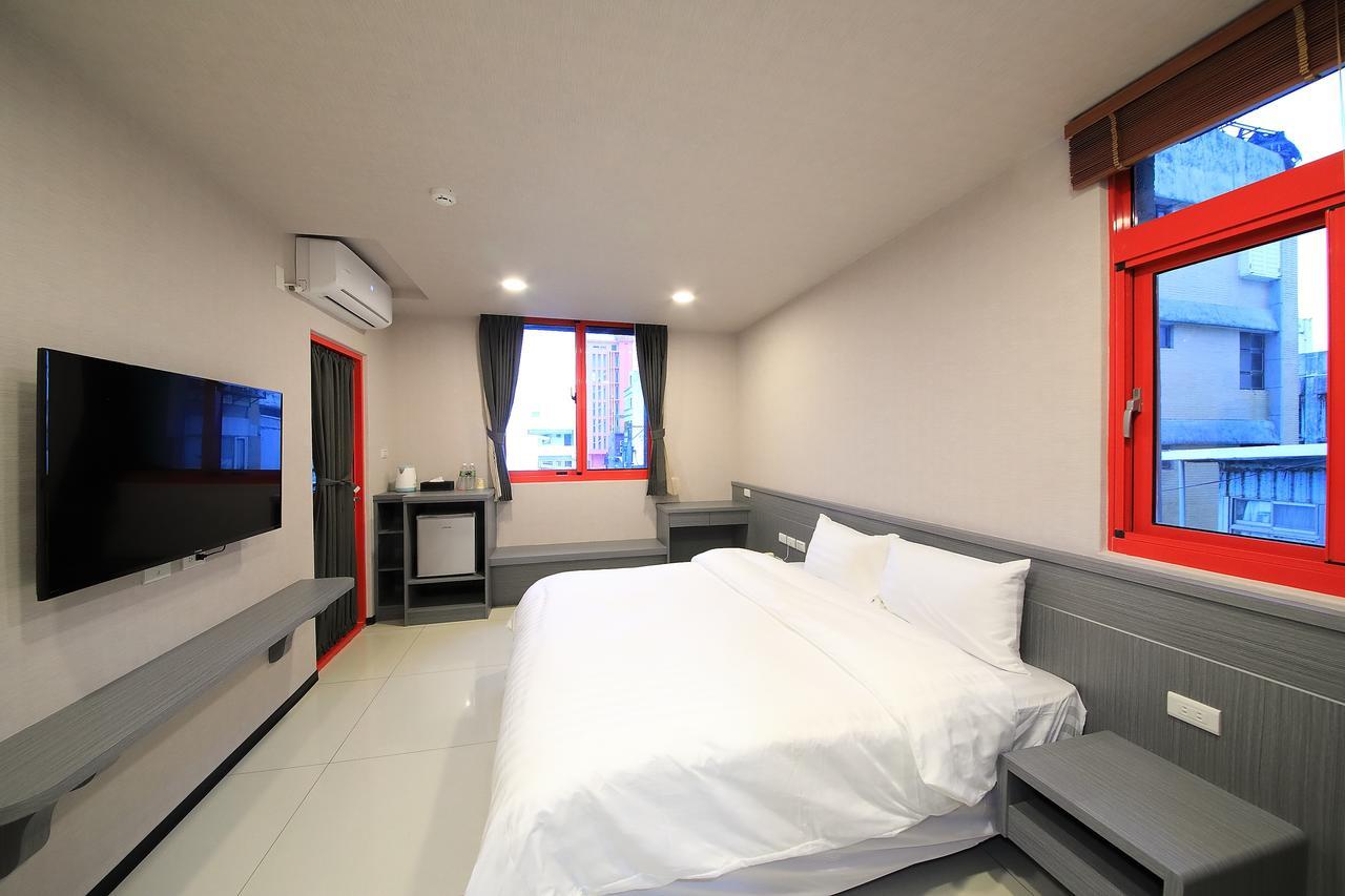 花蓮亮君經典民宿1館加2館民宿-東大門夜市-電梯包棟bright King Homestay Hualien City Exterior photo