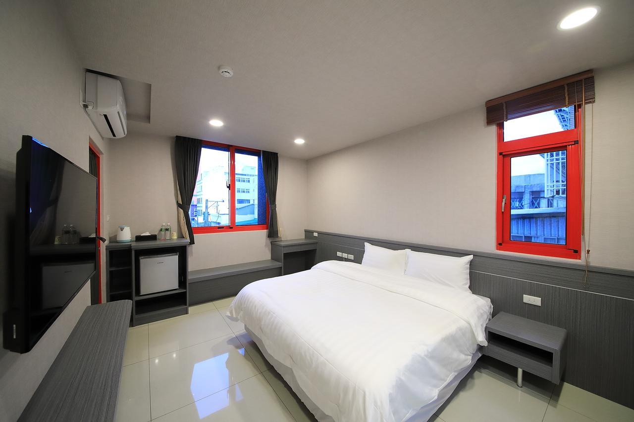花蓮亮君經典民宿1館加2館民宿-東大門夜市-電梯包棟bright King Homestay Hualien City Exterior photo